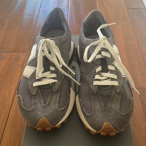Women’s New Balance 327 sneakers in grey with white, size 6